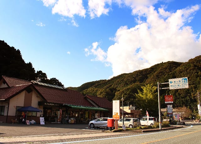 青空の下の道の駅 きなはい屋しろかわ